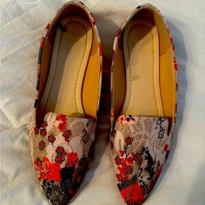Cute, multi colored flats. Cream base with red, black and gold detail!